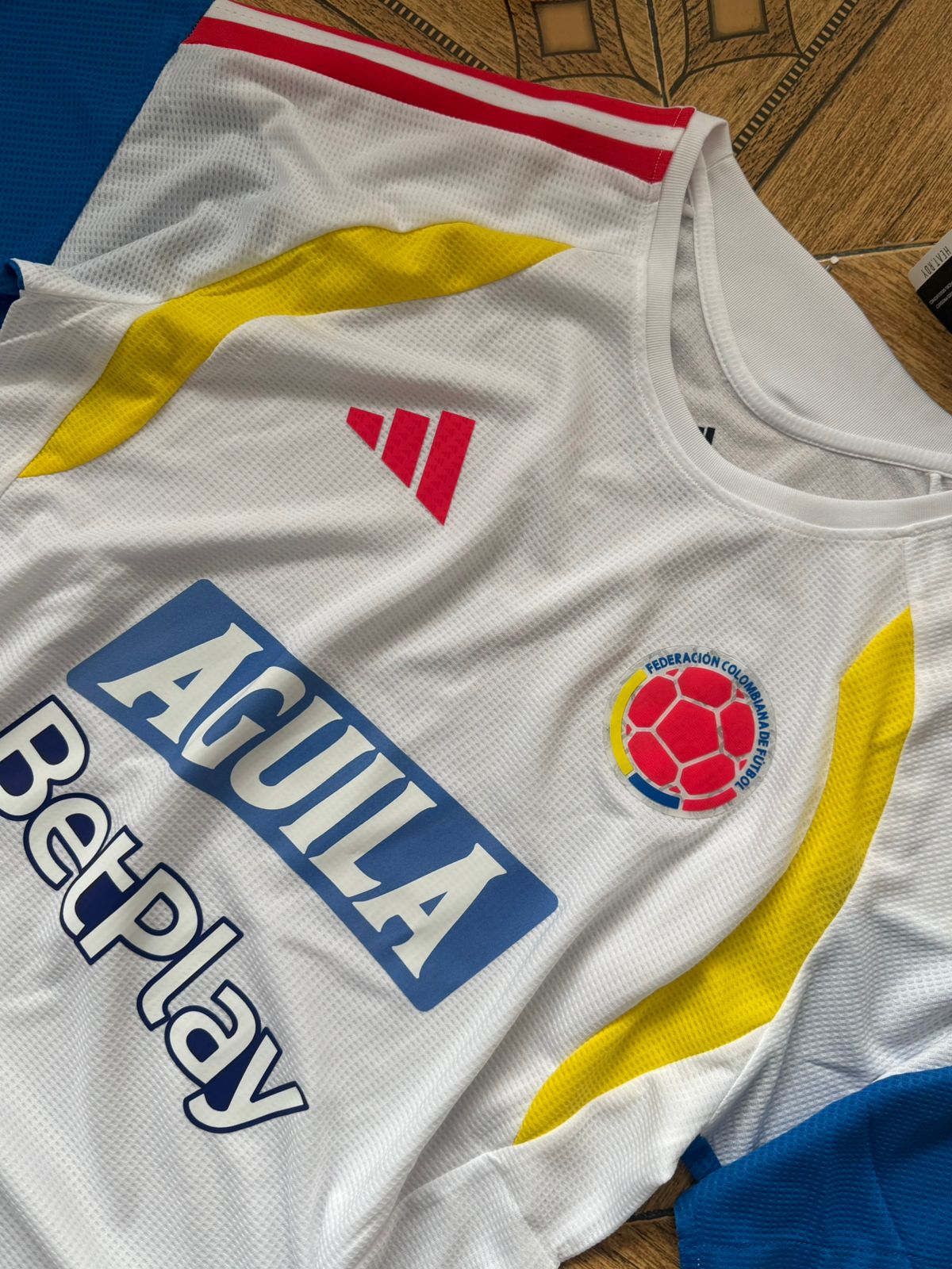 Colombia entrenó con patrocinadores