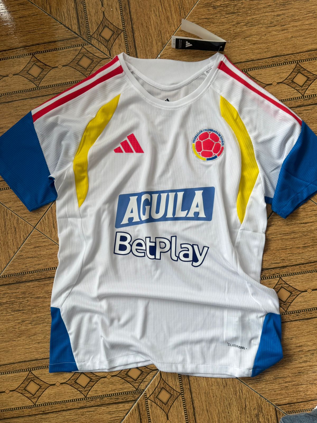 Colombia entrenó con patrocinadores