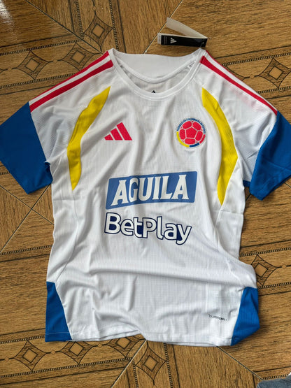 Colombia entrenó con patrocinadores