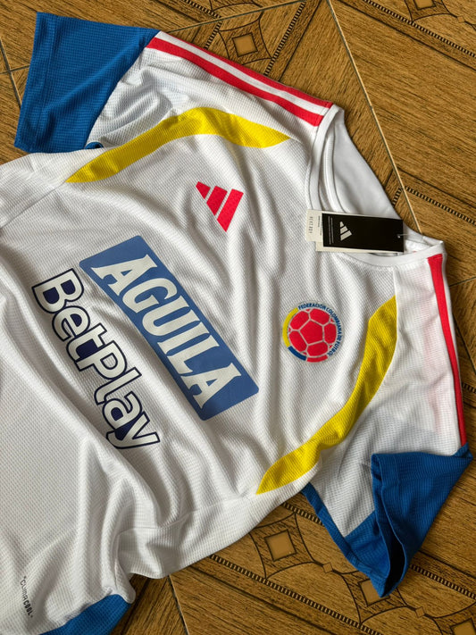 Colombia entrenó con patrocinadores