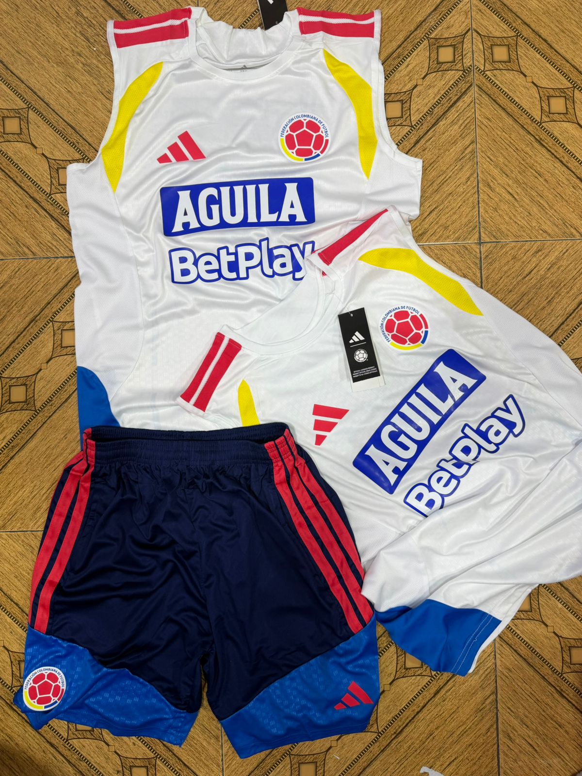 CONJUNTO ENTRENAMIENTO ESQUELETO + PANTALONETA