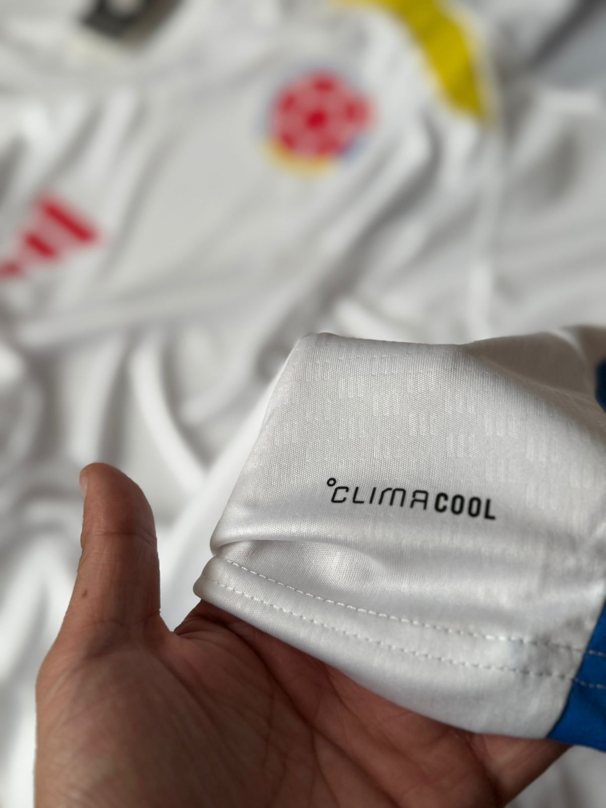 Colombia entrenó sin patrocinadores