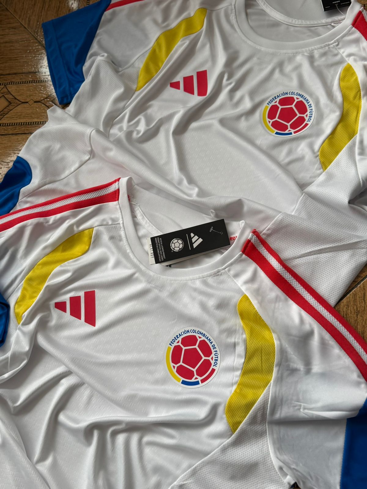 Colombia entrenó sin patrocinadores